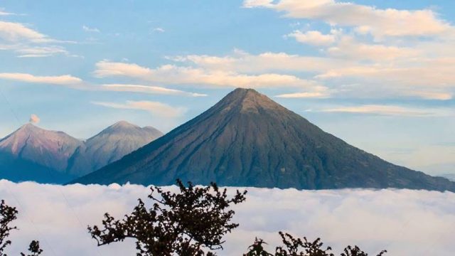 Los volcanes de Guatemala son visitados constantemente por turistas. (Foto Prensa Libre: Forbes)