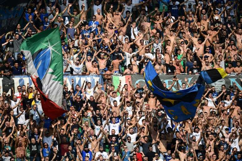 Los gritos imitando aullidos de mono de la afición del Inter ha abierto polémica en el deporte europeo. (Foto: AFP)