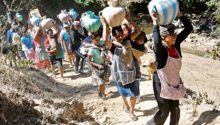 En Guatemala hay poco acceso al agua entubada en el área rural. (Foto Prensa Libre HemerotecaPL)