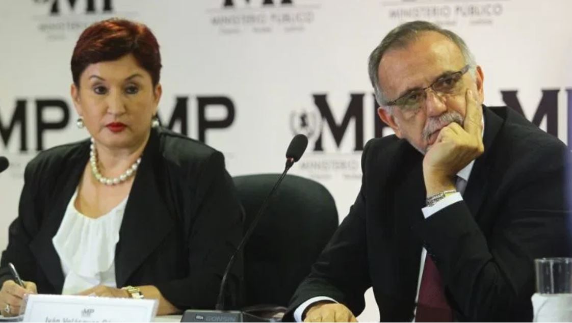 Thelma Aldana e Iván Velásquez, cuando eran jefes del MP de Guatemala y la Cicig, durante una conferencia de prensa que reveló el financiamiento electoral ilícito del partido FCN Nación. (Foto Prensa Libre: Hemeroteca PL)