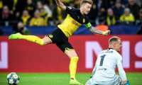 Dortmund (Germany), 17/09/2019.- Dortmund's Marco Reus in action against Barcelona's goalkeeper Marc-Andre ter Stegen (R) during the UEFA Champions League group F soccer match between Borussia Dortmund and FC Barcelona in Dortmund, Germany, 17 September 2019. (Liga de Campeones, Alemania, Rusia) EFE/EPA/SASCHA STEINBACH