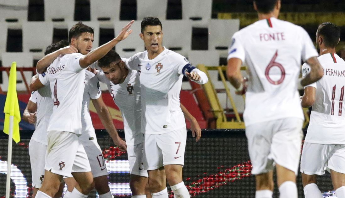 La selección de Portugal celebró el primer triunfo en la fase de grupo camino a la Euro. (Foto Prensa Libre: AFP).