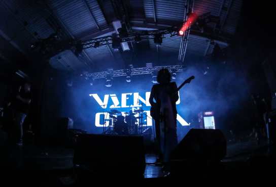Viento en Contra le puso el toque sentimental al Festival y durante su participación, la banda arrancó suspiros a su fanaticada. (Foto Prensa Libre: Keneth Cruz)

