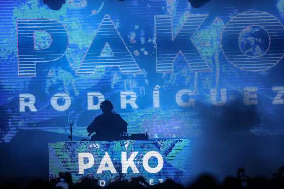 El Dj Pako Rodríguez fue el encargado a cerrar el Festival de Independencia y con sus mezclas puso a bailar a los asistentes. (Foto Prensa Libre: Keneth Cruz)

