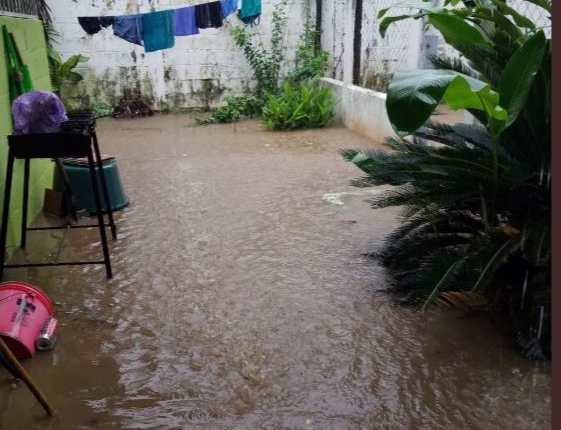 Fuerte lluvia causó inundaciones en San José la Máquina, Suchitepéquez. (Foto Prensa Libre: Conred). 