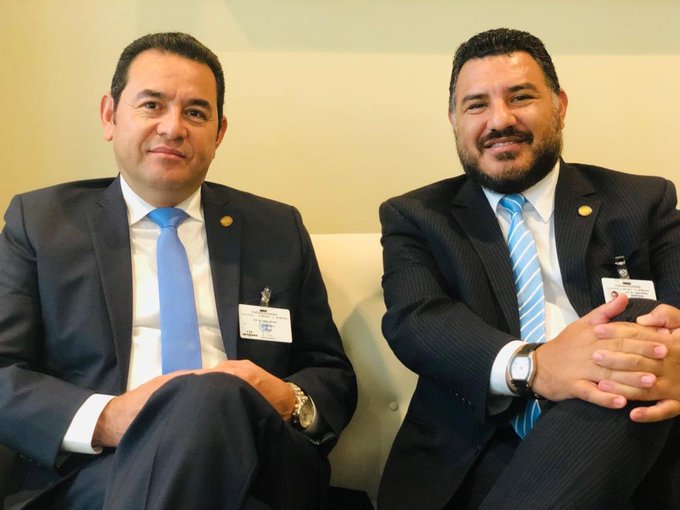 El exministro de Ambiente, Alfonso Alonzo (derecha) era uno de los funcionarios más cercanos al presidente Jimmy Morales. (Foto Prensa Libre: Hemeroteca PL)