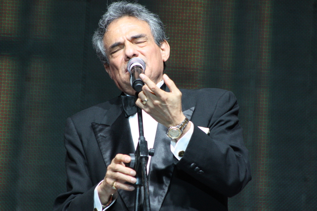 Una de las imágenes que José José ha dejado en sus visitas a Guatemala. Este es su último concierto en el 2011. (Foto Prensa Libre: Keneth Cruz)
