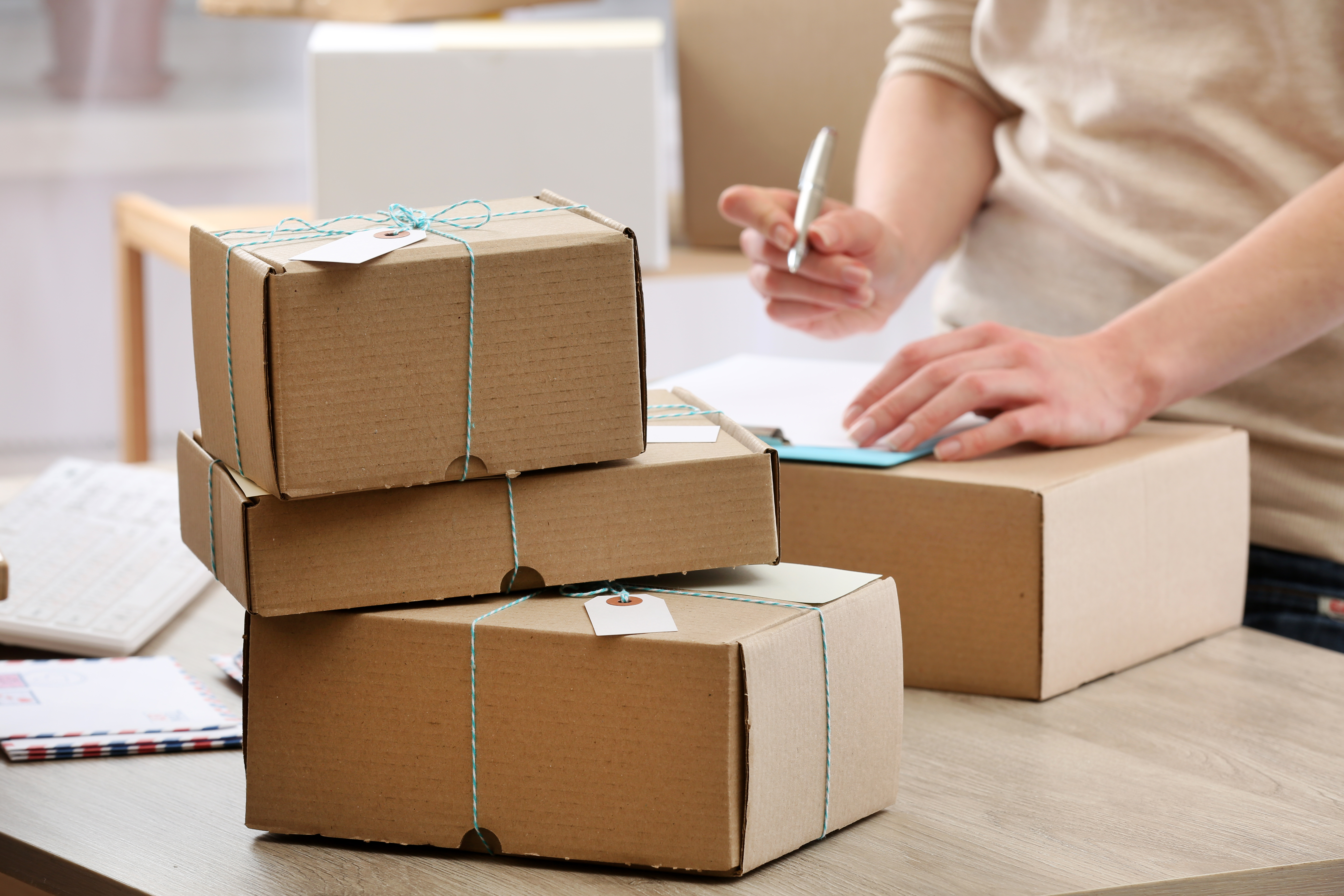 El servicio de mensajería y envío de paquetes es un modelo de negocio rentable si está bien organizado. (Foto Prensa Libre: Shutterstock)