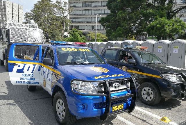 Autopatrullas y vehículos se otorgan a exfuncionarios para su seguridad. (Foto Prensa Libre: Hemeroteca PL)