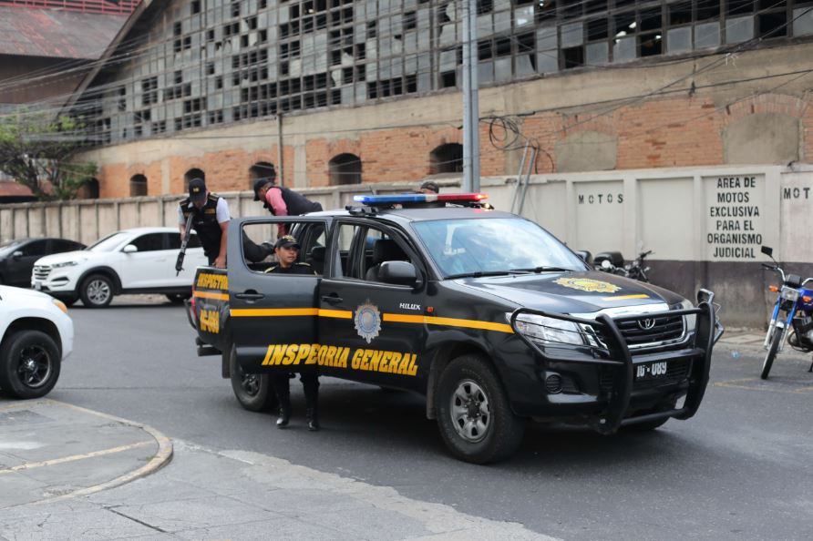 Los agentes fueron detenidos por cuatro delitos. (Foto Prensa Libre: Hemeroteca PL)