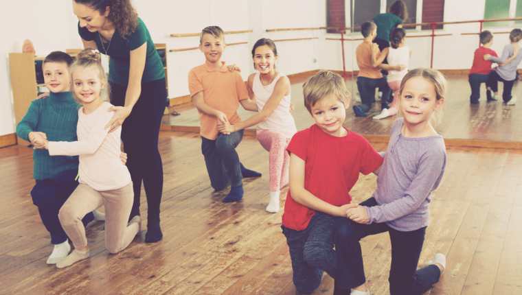 El baile es un ejercicio físico divertido y con muchos beneficios para los niños. (Foto Prensa Libre: Servicios).