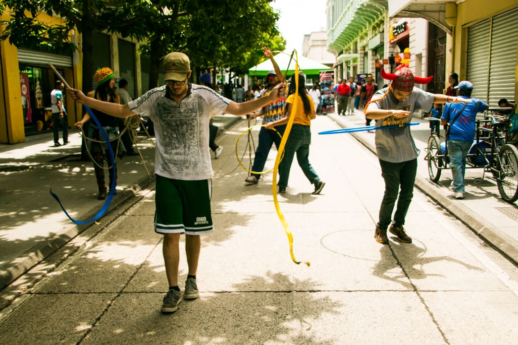 El primer reto de la Bienal en Resistencia consistió en llevar el arte a la calle.(Foto Prensa Libre: Hemeroteca PL)