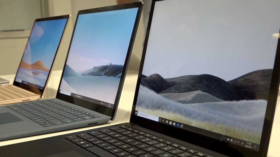 Microsoft ha actualizado y ampliado su gama de computadoras portátiles Surface. (Foto Prensa Libre: BBC)