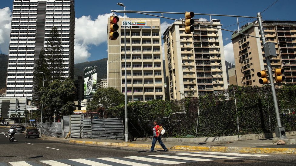 Cuidar casas de personas que han abandonado el país se ha convertido en un nuevo oficio en Venezuela.