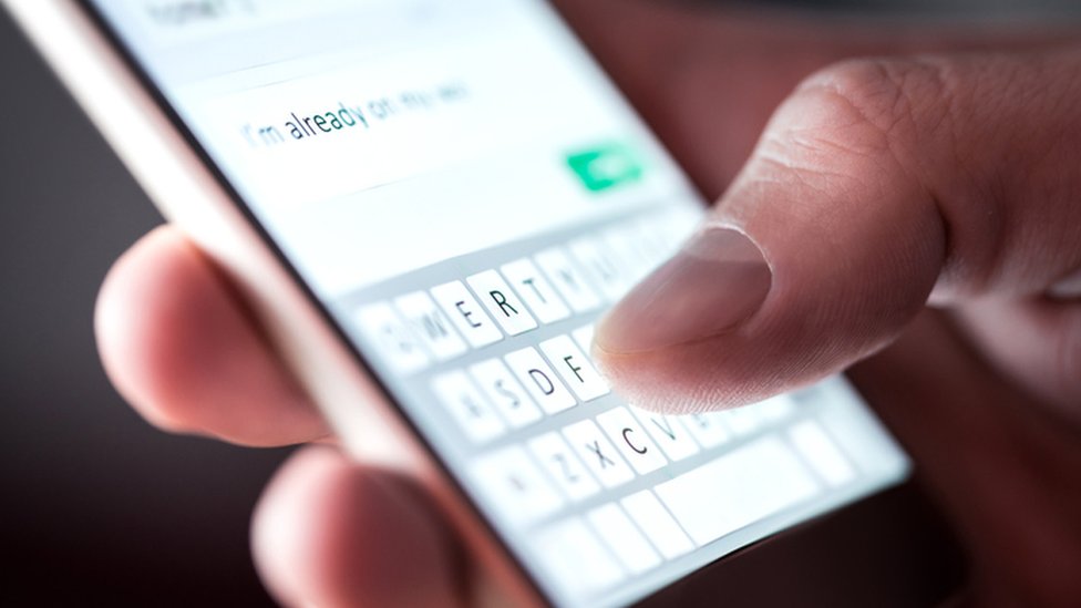 Escribir en el teléfono se está volviendo una práctica cada vez más veloz. (Foto Prensa Libre: Getty Images)