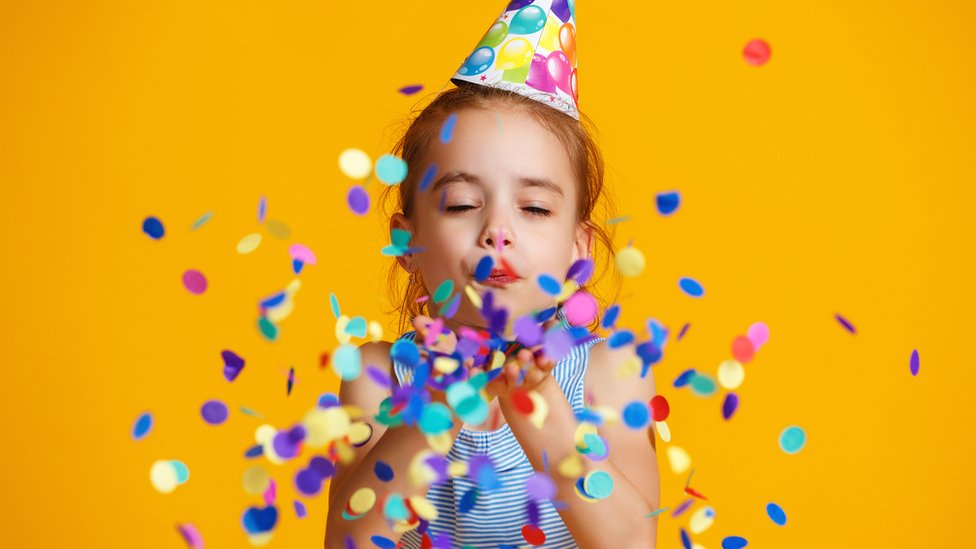 Los canales de televisión y las productoras de cine tuvieron que pagar hasta US$30.000 por derechos de autor para usar el cumpleaños feliz. (Foto Prensa Libre: Getty Images)