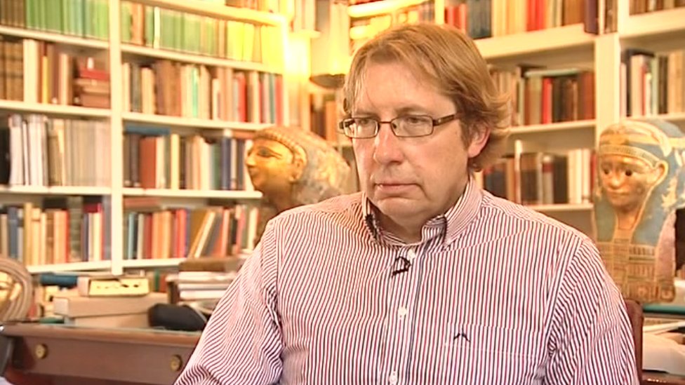 El profesor de Oxford, Dirk Obbink, es uno de los estudiosos de documentos antiguos más reconocidos en el mundo.  Foto: BBC