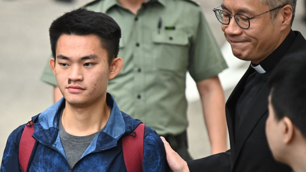 Chan es acusado de haber estrangulado a su novia, antes de meterla en una maleta rosada, que más tarde dejaría abandonada en un parque en Taipéi, Taiwán. GETTY IMAGES