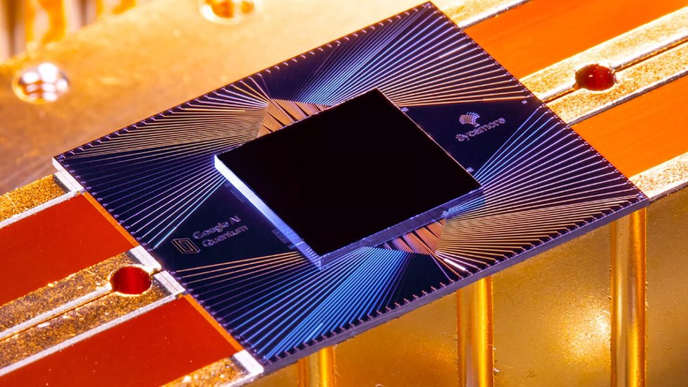 El procesador Sycamore realizó en 200 segundos una tarea que, según Google, tardaría 10.000 años en hacer con computadoras convencionales. (Foto Prensa Libre: Google)