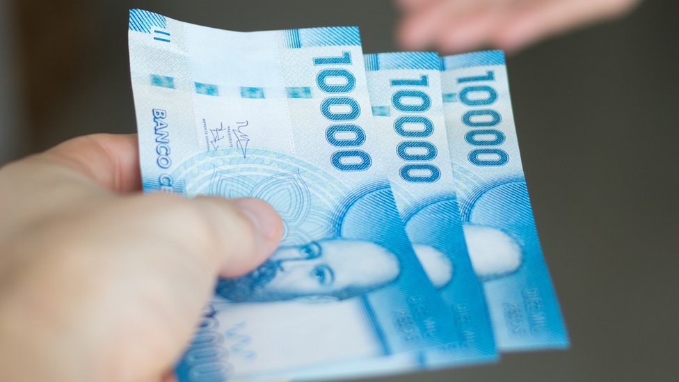 El salario medio en chile es de US$550 al mes. Ese es el sueldo que recibe la mitad de la población activa. (Foto Prensa Libre: Getty Images)