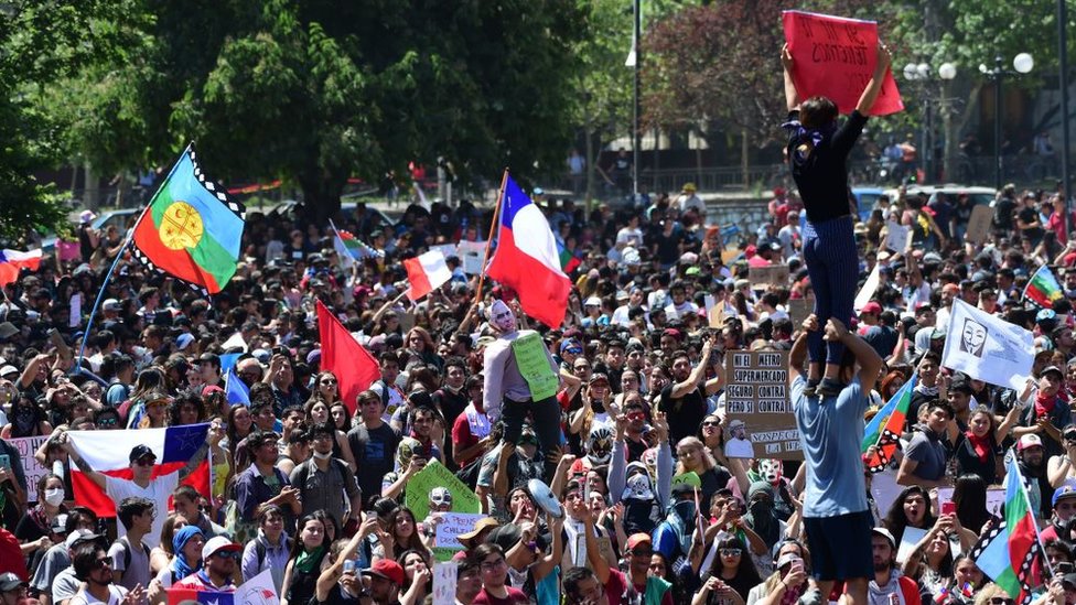 Las manifestaciones en Chile se han vuelto más masivas con el pasar de los días. GETTY IMAGES