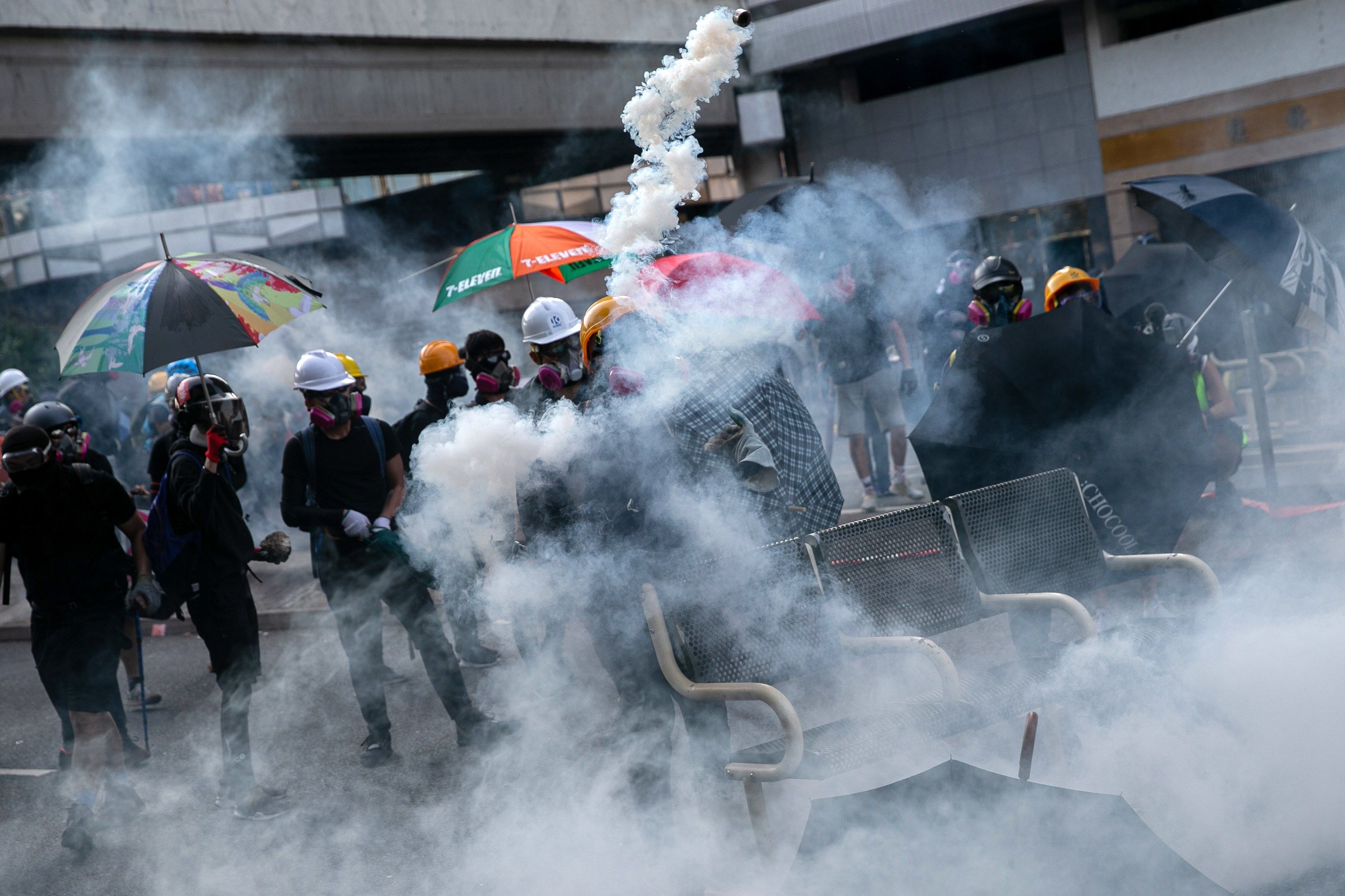 La Unión Europea insiste en pedir contención en Hong Kong tras registrarse herido de bala. (Foto Prensa Libre: EFE)