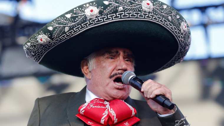 Vicente Fernández se encuentra hospitalizado desde el pasado viernes en una unidad médica de Jalisco, México. (Foto Prensa Libre: EFE)