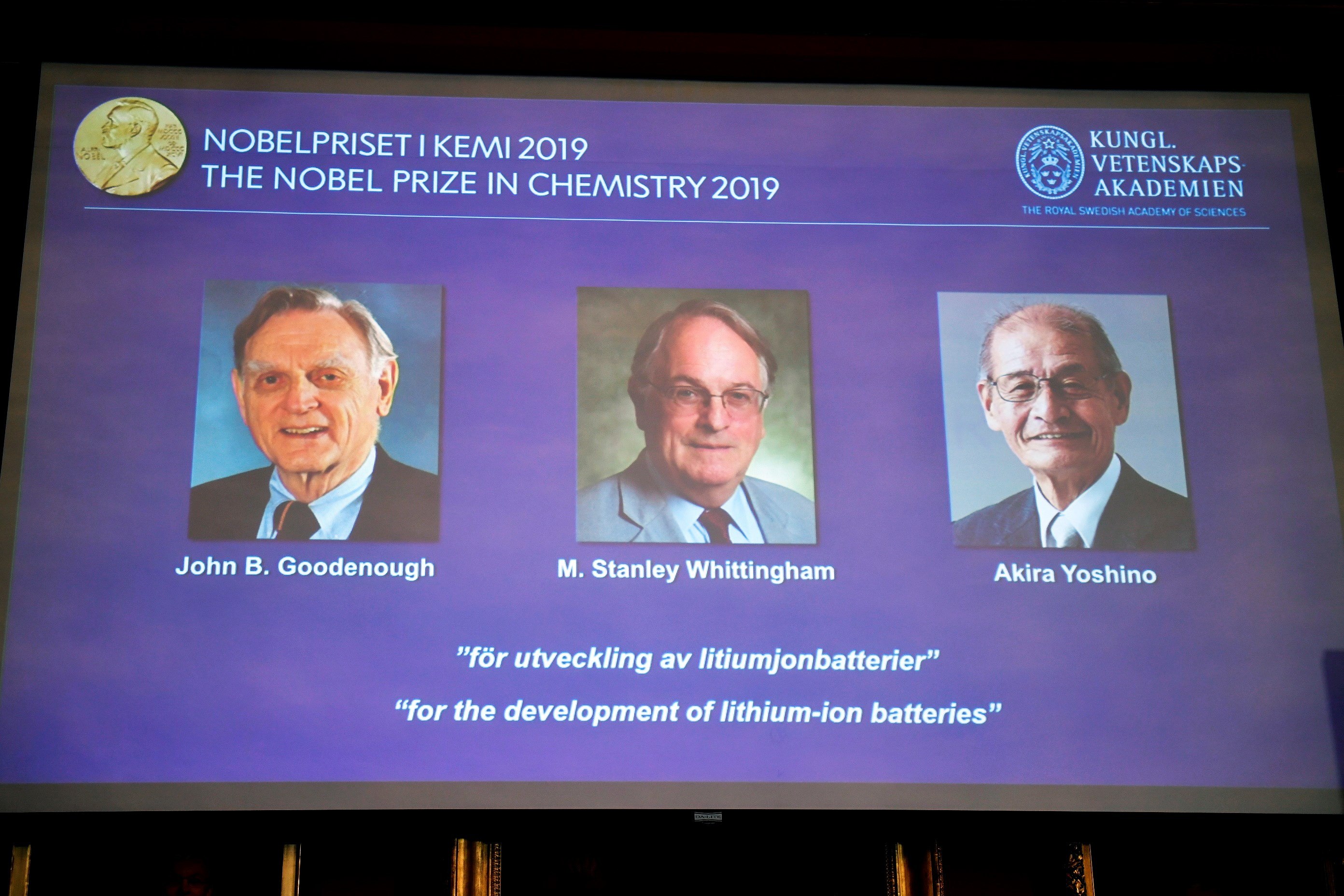 Nobel de química lo ganan tres científicos claves para las baterías de dispositivos móviles. (Foto Prensa Libre: EFE)