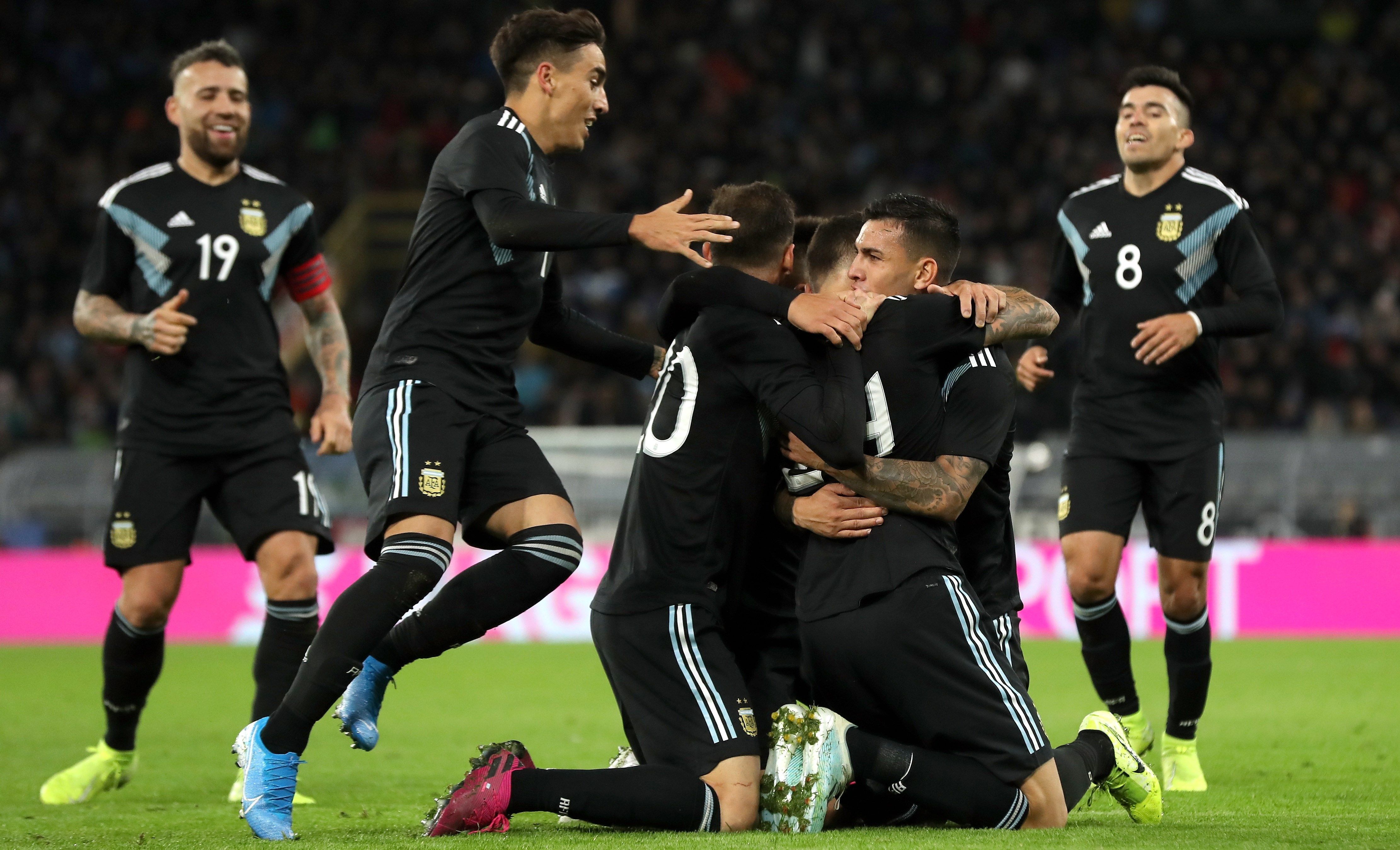 Los jugadores argentinos celebran eufóricamente el empate frente a Alemania. (Foto Prensa Libre: EFE)
