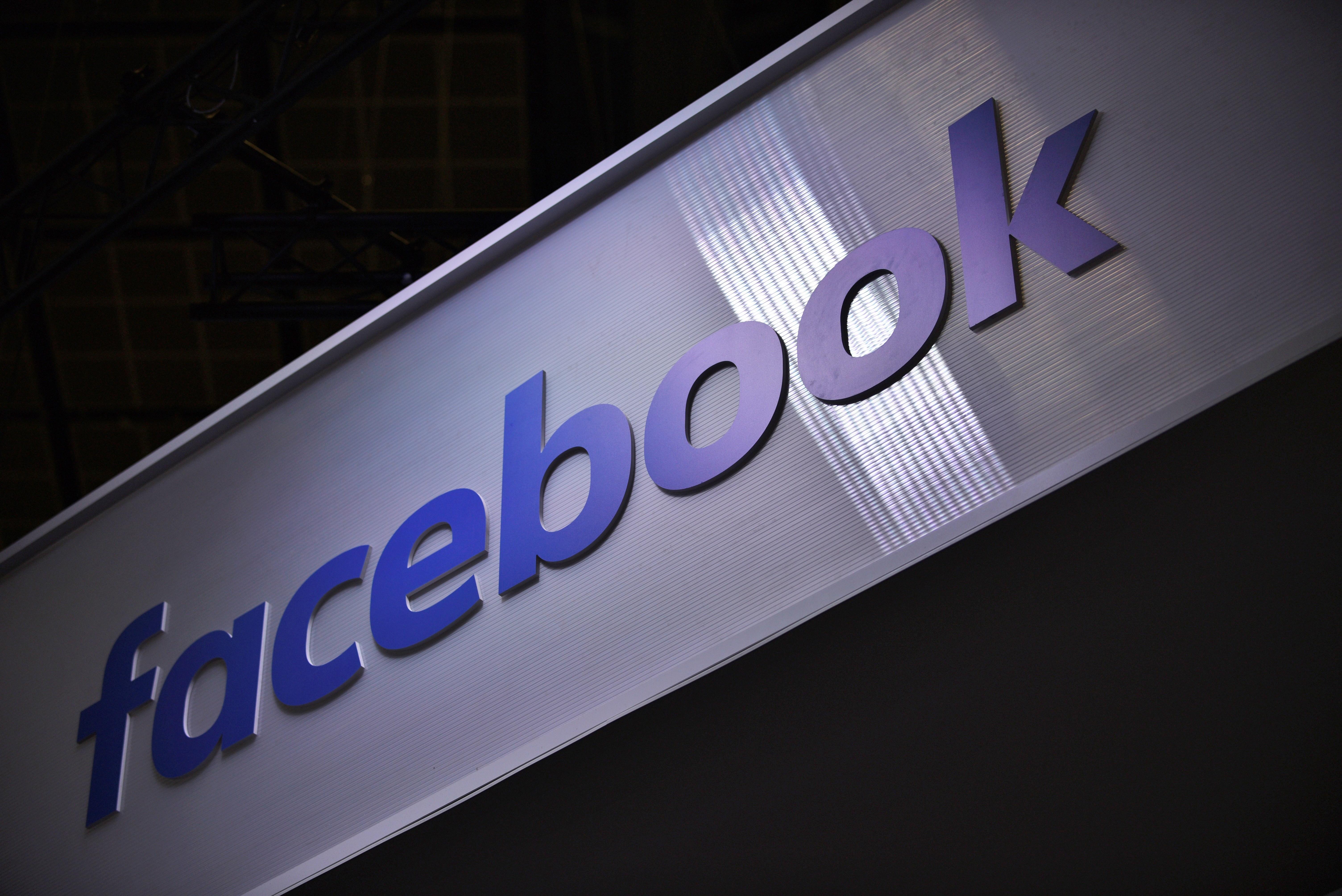 Facebook aceptó pagar una multa por una causa de privacidad derivada del escándalo de Cambridge Analytica. (Foto Prensa Libre: EFE)