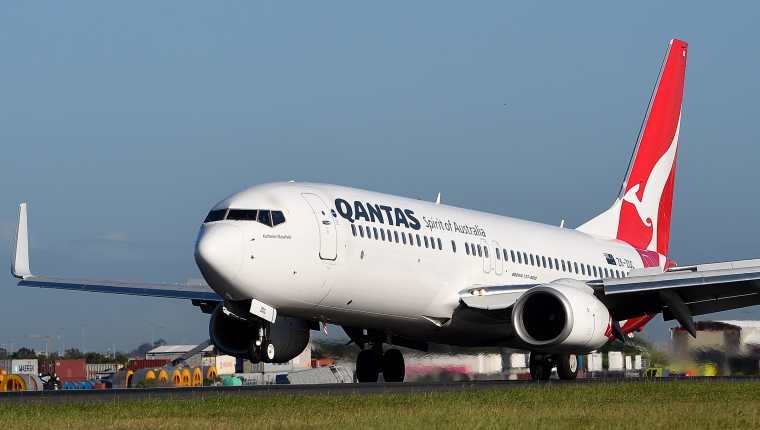 La aerolína australiana Qantas revisó 33 aviones Boeing 737 de su flota tras descubrir grietas estructurales en uno de sus aeronaves. (Foto Prensa Libre: EFE)