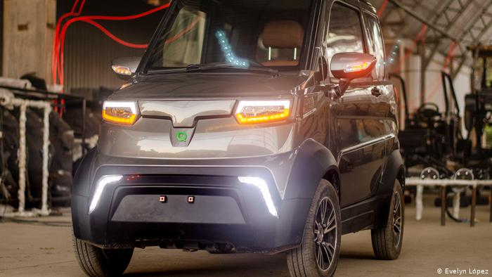 Auto eléctrico de la empresa Quantum. (Foto Prensa Libre: Evelyn López/DW)