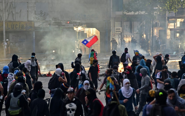 Incidentes aislados y una gran concentración contra presidencia de Chile