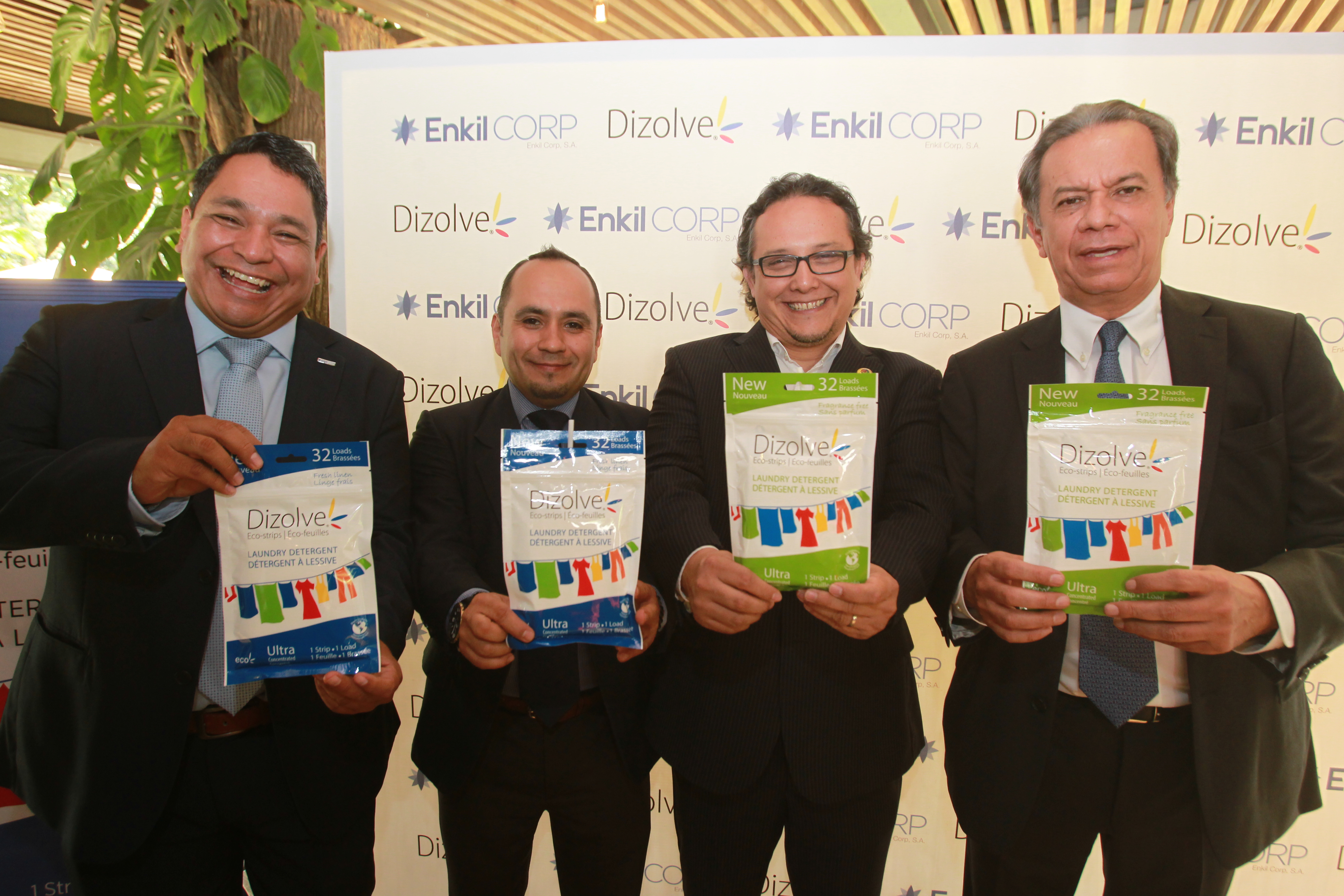 Dizolve es un detergente amigable con el medio ambiente y a bajo costo. (Foto Prensa Libre: Norvin Mendoza)