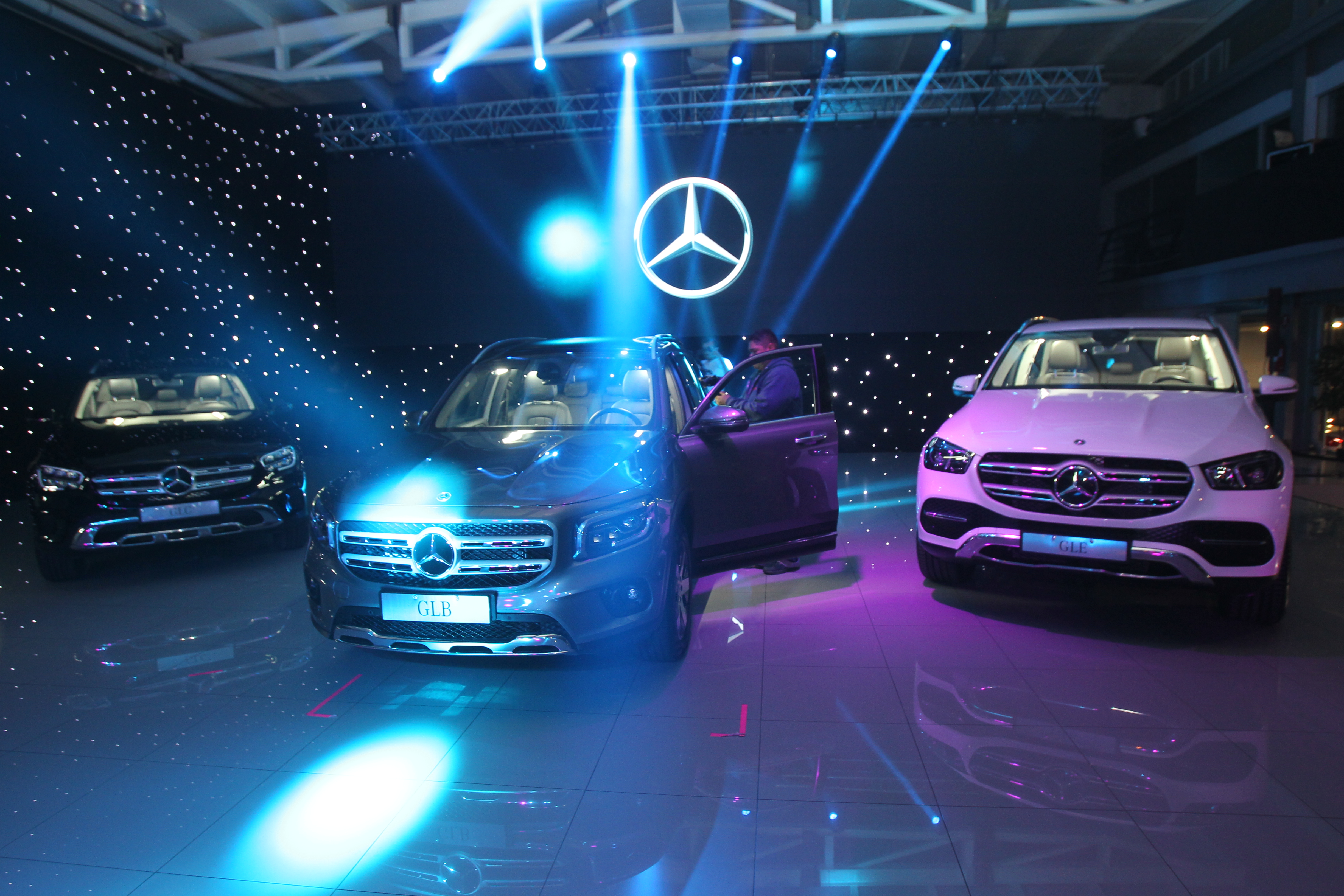 Mercedes Benz presentó los nuevos modelos de vehículos. (Foto Prensa Libre: Norvin Mendoza)