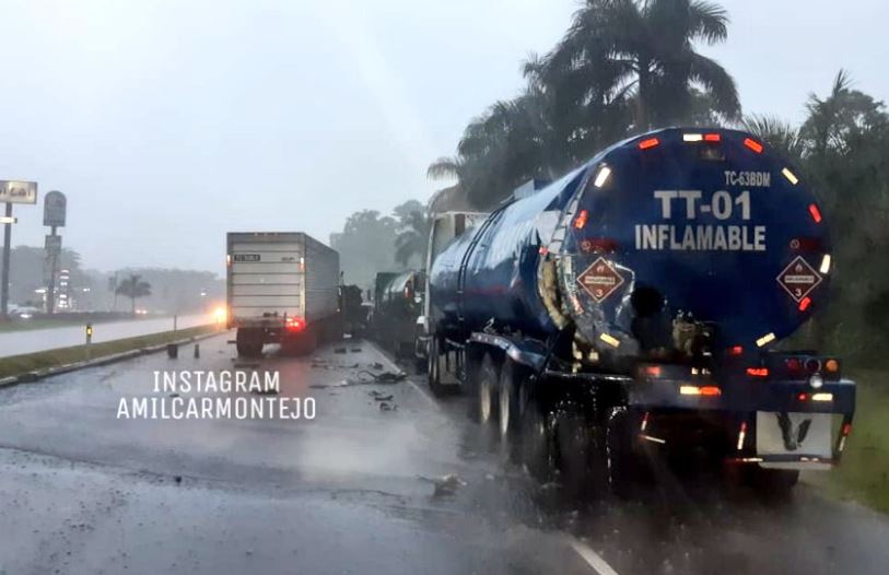 Lugar del accidente en la autopista Palín-Escuintla. (Foto Prensa Libre: Compartida por Amílcar Montejo). 

