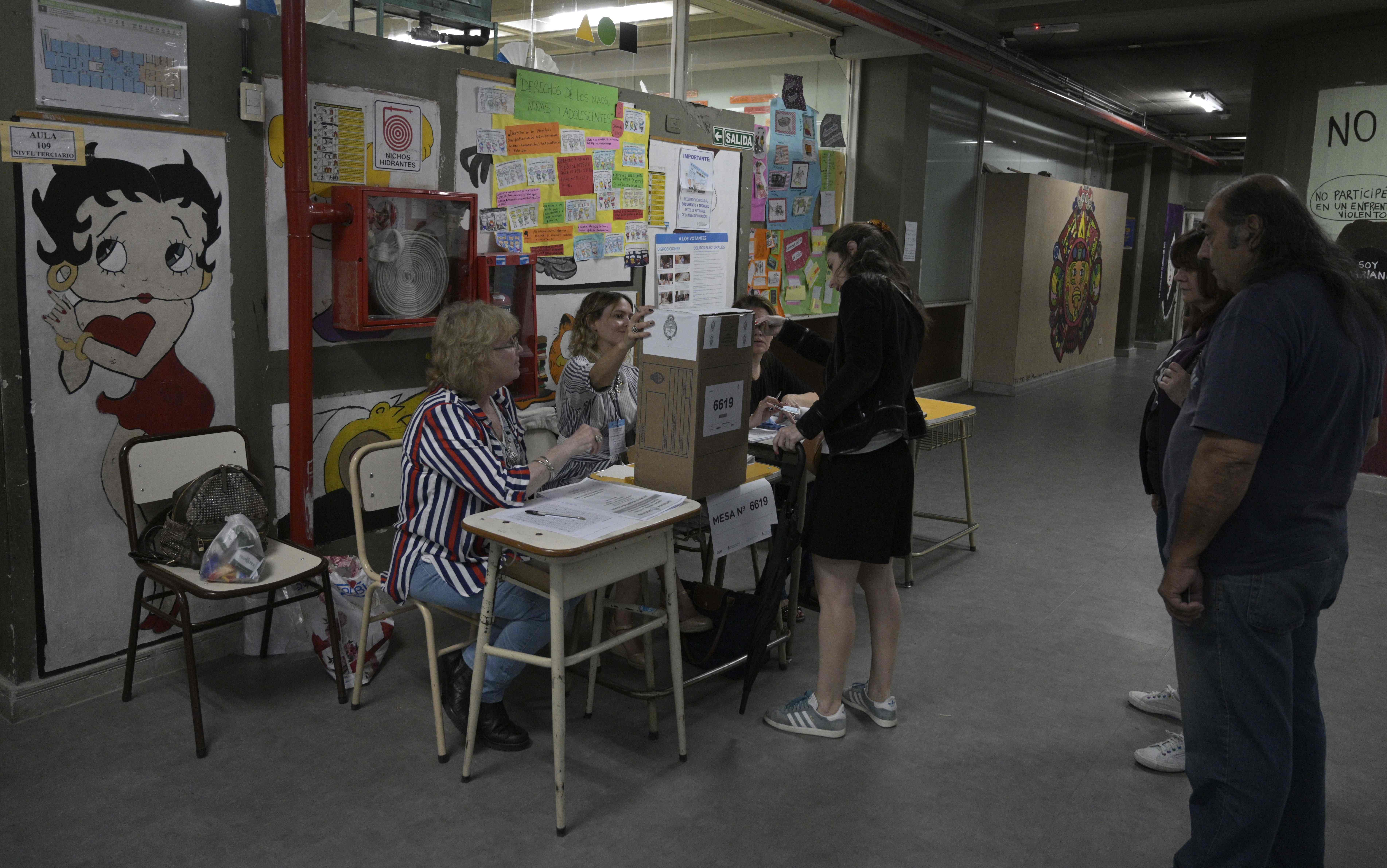 Los argentinos votan este domingo bajo la sombra del peronismo. (Foto Prensa Libre: AFP)