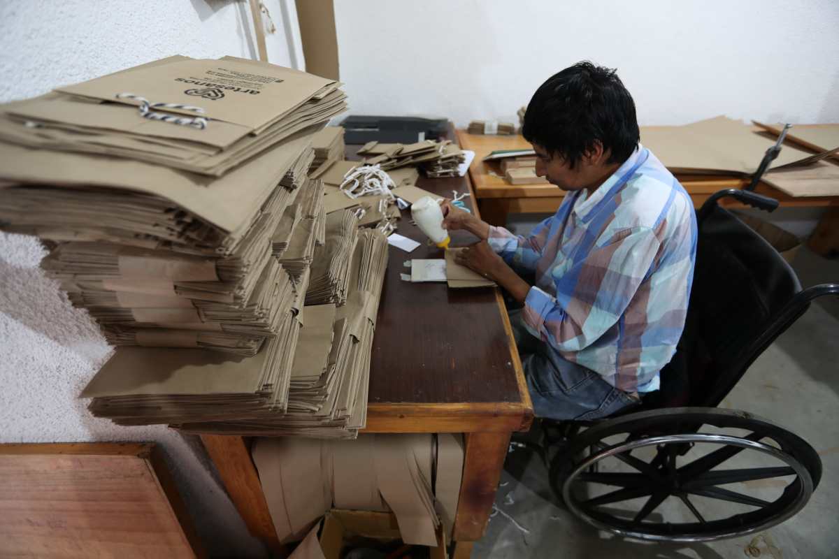 De esta forma 20 personas con discapacidad protegen el Lago de Atitlán