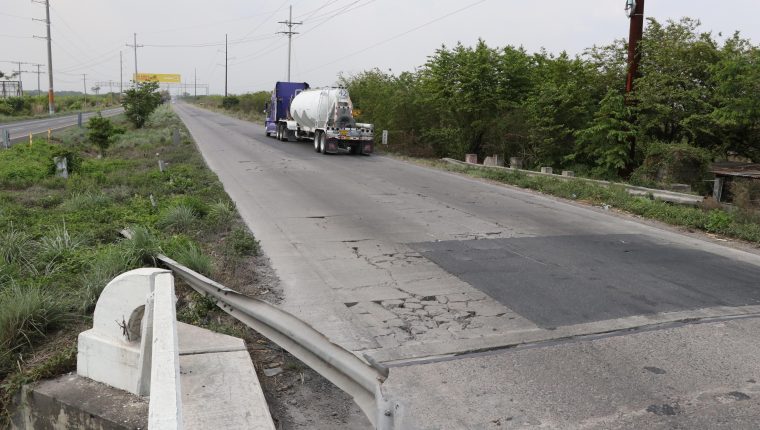 El contrato para el proyecto de la construcción de la autopista Escuintla-Puerto Quetzal con una inversión de US$125 millones deberá ser conocido de nuevo por el Congreso, según sentencia de la Corte de Constitucionalidad. (Foto Prensa Libre: Hemeroteca)