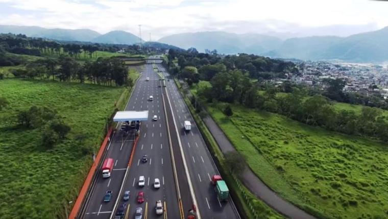 Convía fue adjudicada para el proceso de rehabilitación, administración, operación, mantenimiento y obras complementarias de la Autopista Escuintla - Puerto Quetzal. (Foto Prensa Libre: Hemeroteca)