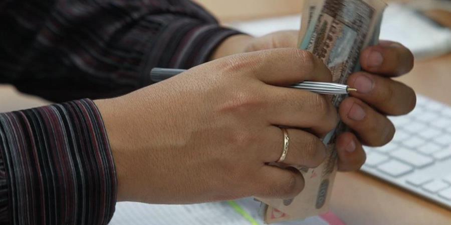 Muchos guatemaltecos recibirán su bono 14, por lo que es importante conocer aspectos básicos en caso de que no se haya laborado por más de un año en la empresa. (Foto Prensa Libre:  Hemeroteca)