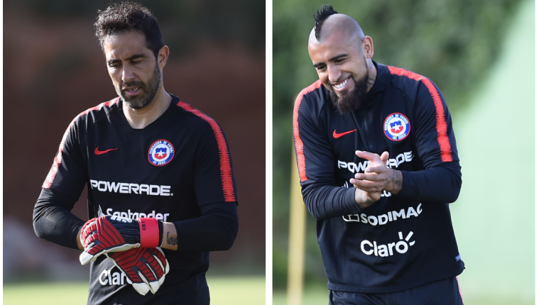 El portero Claudio Bravo y el mediocampista Arturo Vidal, no se encontraban en la selección chilena desde hace dos años. (Foto Prensa Libre: AFP)