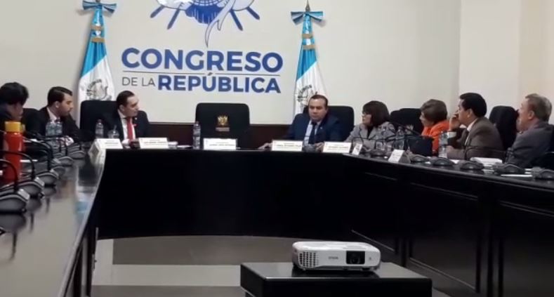 Diputados en reunión en la que piden la destitución del procurador Jordán Rodas. (Foto Prensa Libre: Dulce Rivera). 