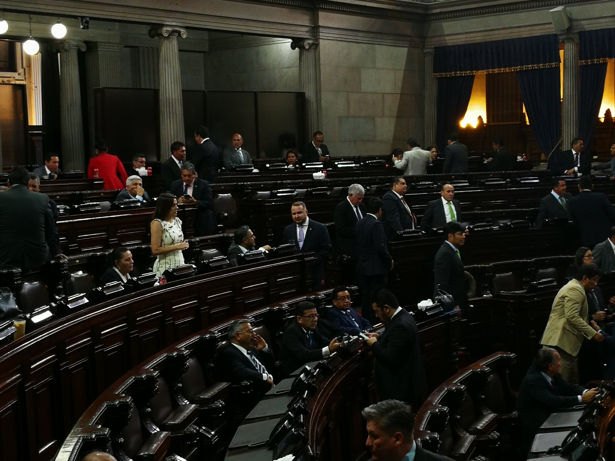 La sesión plenaria se desarrolló con número reducido de diputados. (Foto Prensa Libre: Manuel Hernández)