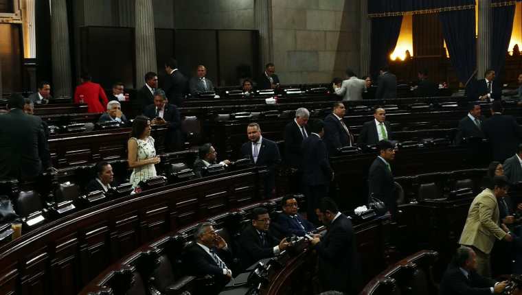 La sesión plenaria se desarrolló con número reducido de diputados. (Foto Prensa Libre: Manuel Hernández)