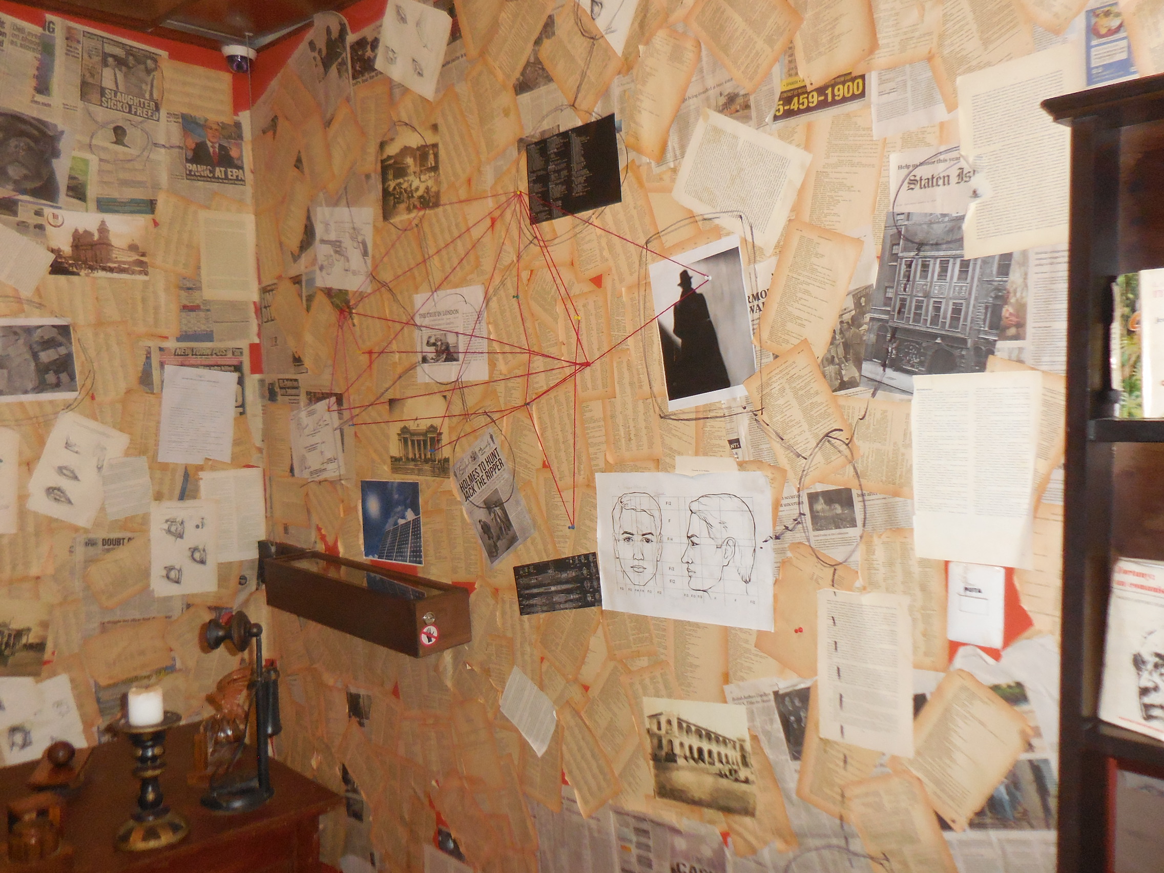 Cuartos de escape para resolver misterios o investigar sucesos son los pasatiempos que ofrece Enigma Room. (Foto, Prensa Libre: Enigma Room).