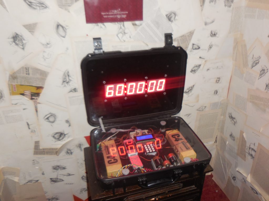 La dinámica consiste en resolver en una hora el caso en cada cuarto de escape. (Foto, Prensa Libre: Enigma Room).