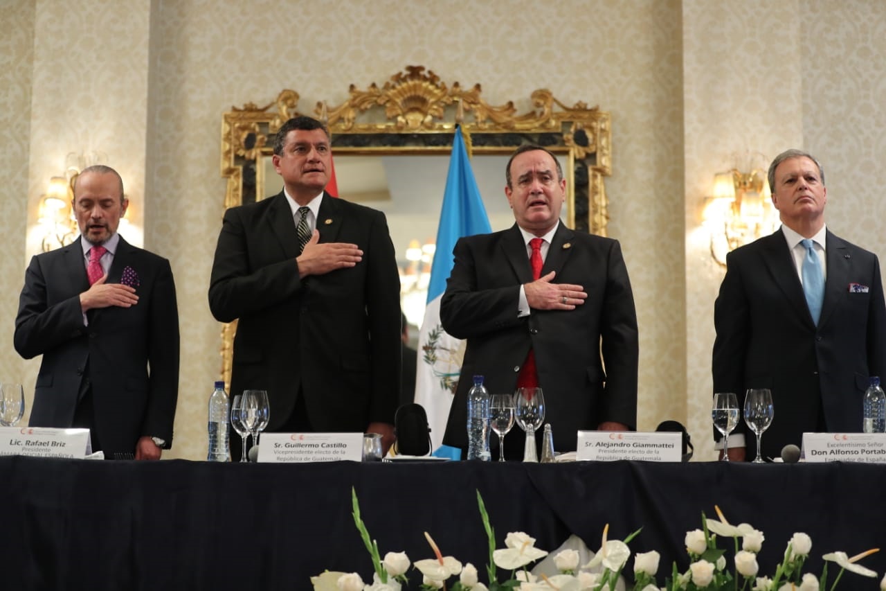 El presidente electo, Alejandro Giammattei, asistió a una actividad con la Cámara de Comercio Española. (Foto Prensa Libre: Érick Ávila)