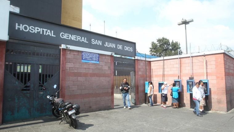 El Hospital General San Juan de Dios se prepara ante un aumento de casos de coronavirus. (Foto Prensa Libre: Hemeroteca PL). 