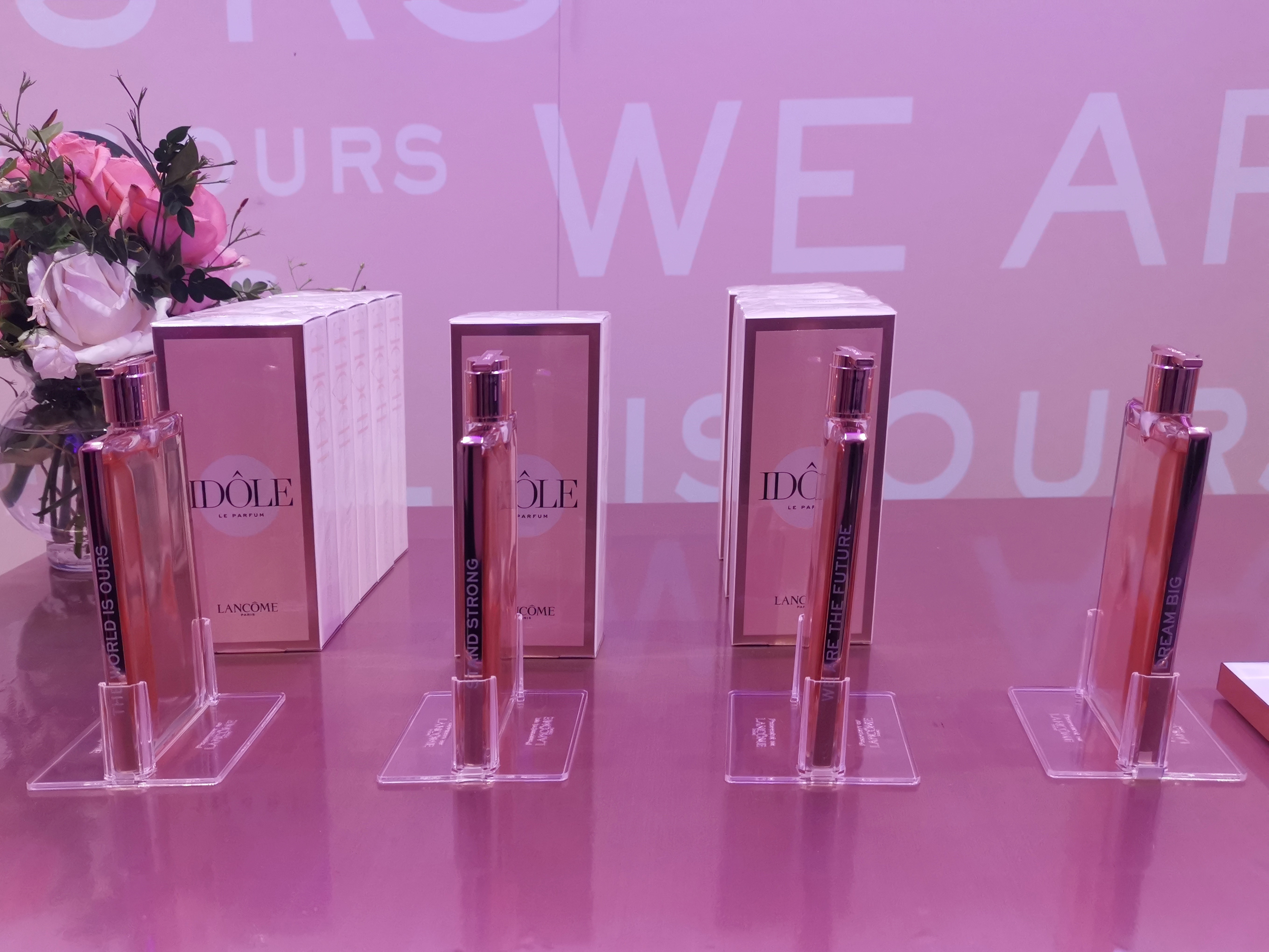 Perfumerías Fetiche trajo al país la nueva loción de Lancôme, la cual ya está disponible en todas las sucursales. Foto Cortesía